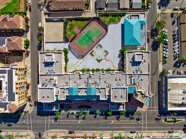 Tennis court on roof - Alhambra Regency Plaza