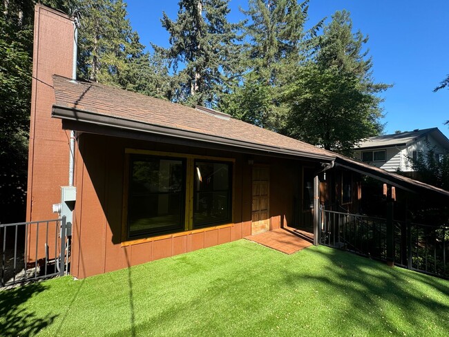 Building Photo - 3 Bedroom, 2 Bathroom House in S. Eugene