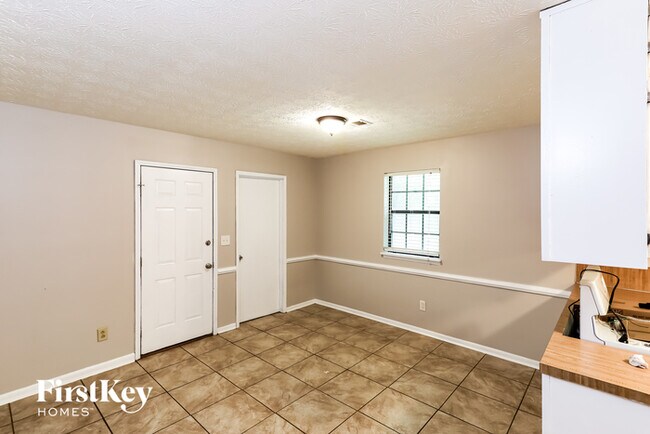 Building Photo - 2093 Forest Ct