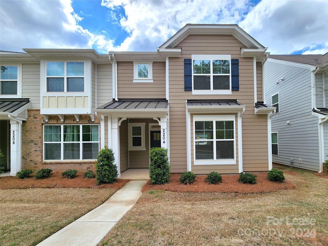 Primary Photo - 2204 Blewett Dr