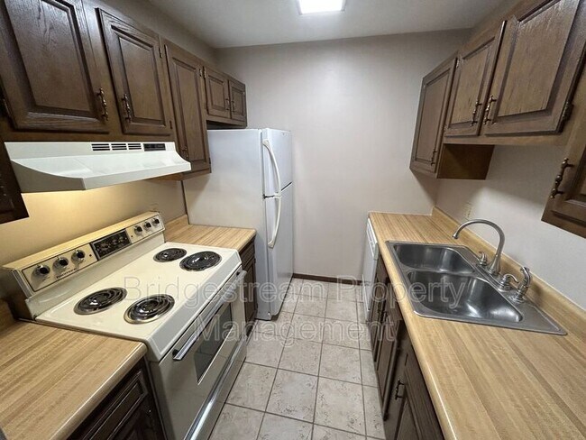 Foto del edificio - 60 Candlewood Ct