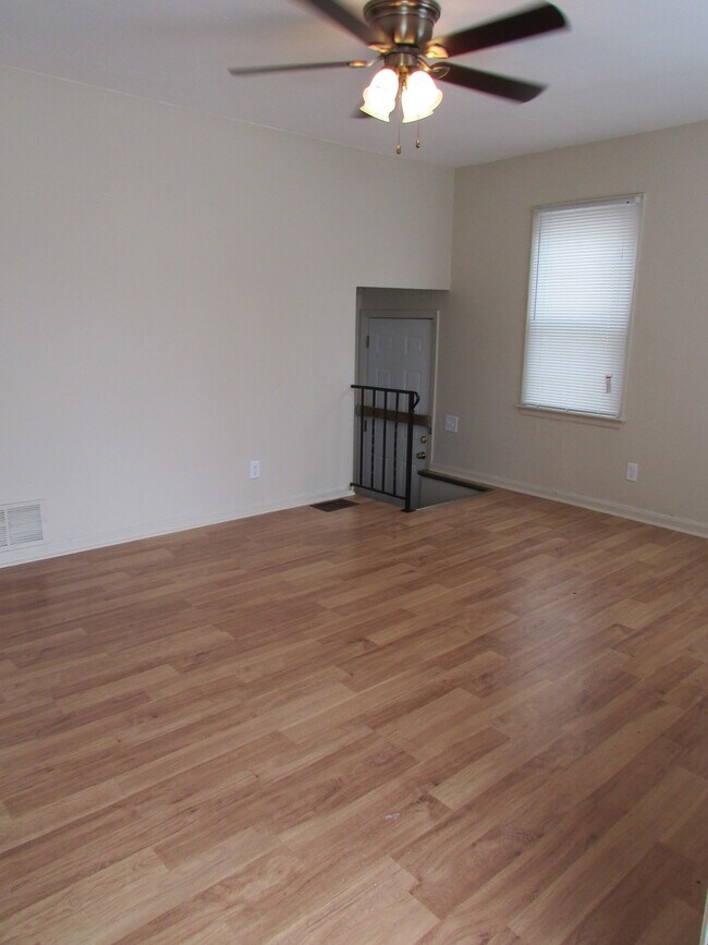 Foto del edificio - 2276 Hiawatha Park Dr