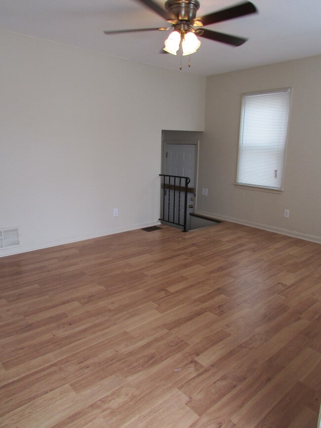 Building Photo - 2276 Hiawatha Park Dr