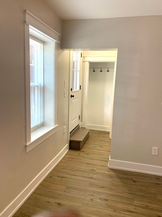 Foto del edificio - 1943 N Winchester Ave