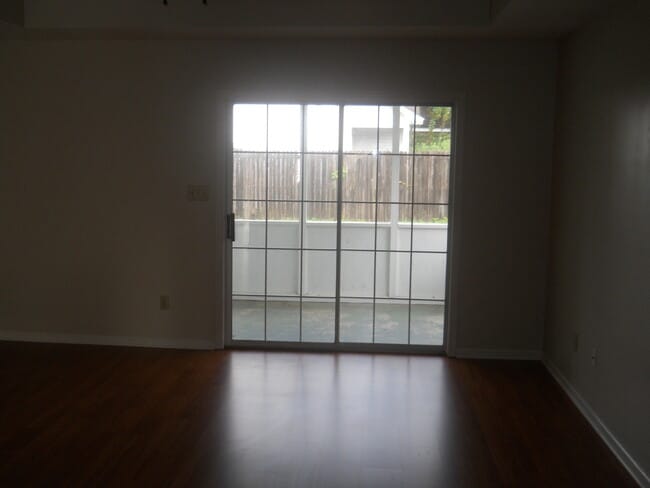 Building Photo - Home in the Kensington Green S/D!