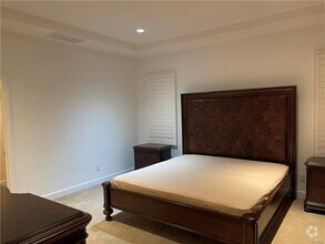 Building Photo - 68 Acorn Glen