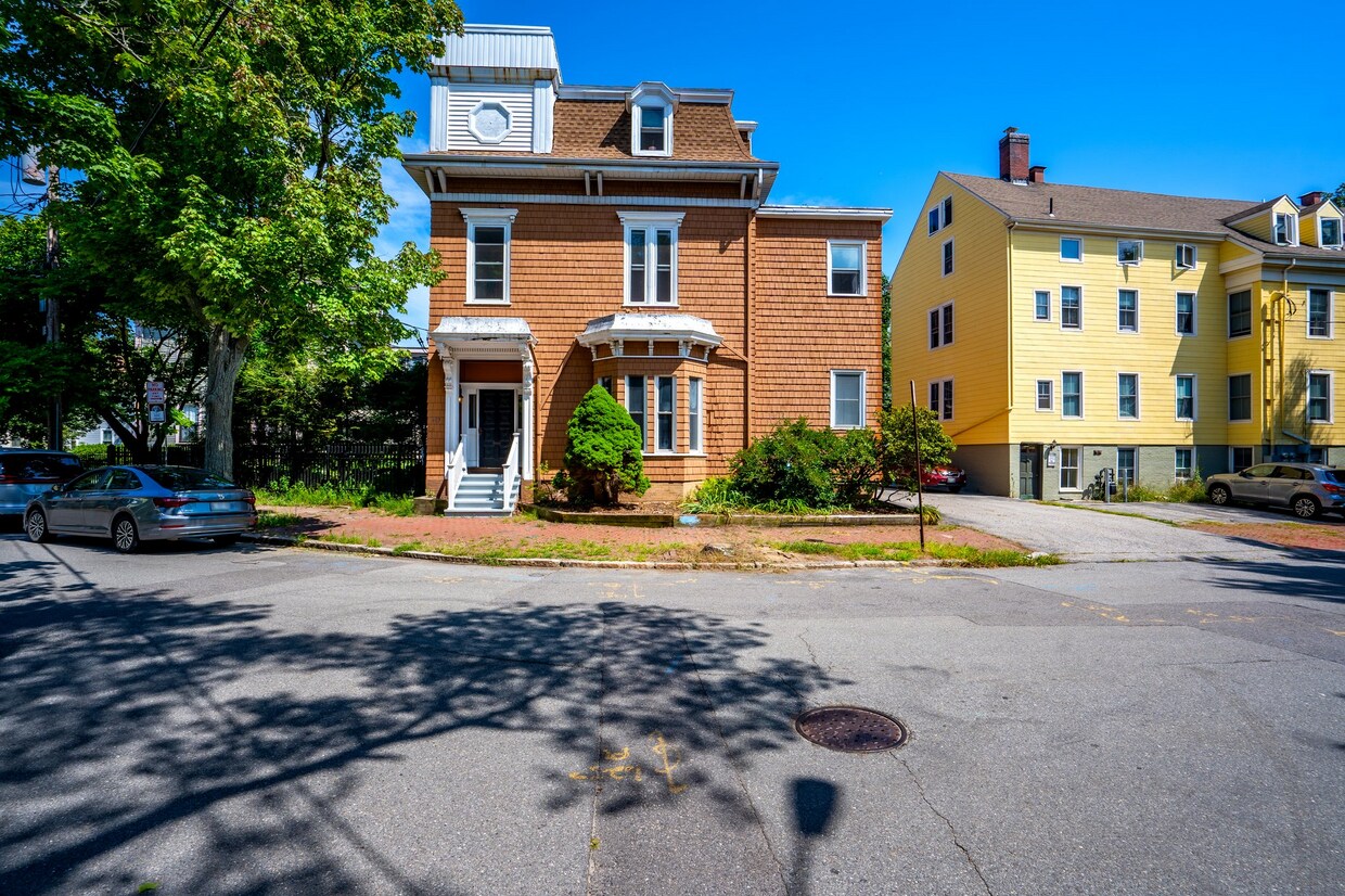 Street View - 107 Emery St