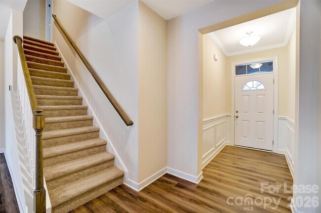 Building Photo - 5822 Clan MacLaine Dr