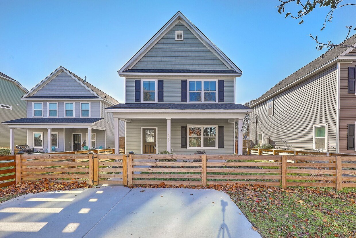 Primary Photo - IMMACULATE Park Circle Home!