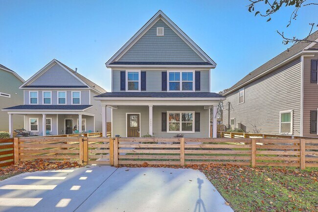IMMACULATE Park Circle Home! - IMMACULATE Park Circle Home!
