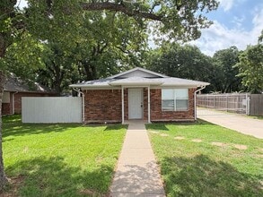 Building Photo - 3201 S Garland St