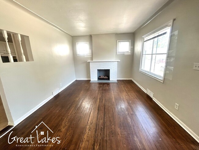 Building Photo - $200 OFF FIRST MONTH'S RENT - Beautiful 3 ...