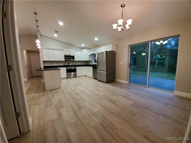 Foto del edificio - 8687 N Paradisea Dr