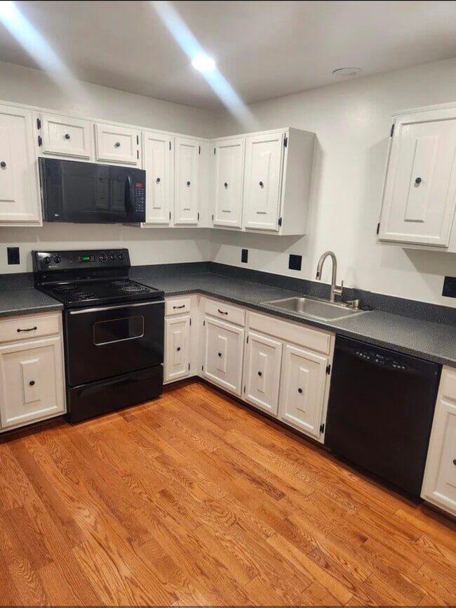 Building Photo - 7713 Bristol Square Ct