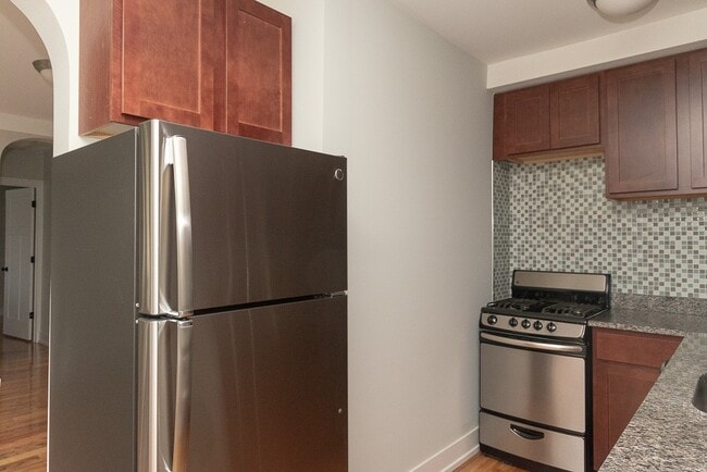 Building Photo - 555 W Arlington