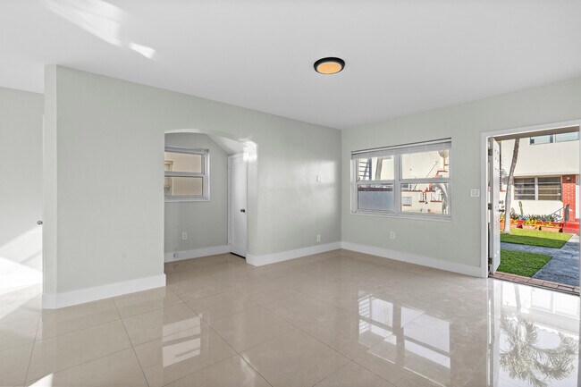 Foto del edificio - 1203 Marseille Dr