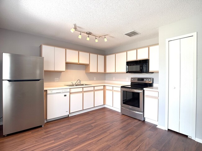 Building Photo - 287 S Walleye Dr