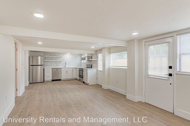 Foto del edificio - 2 br, 1 bath House - 921 SW 6th Ave Unit A