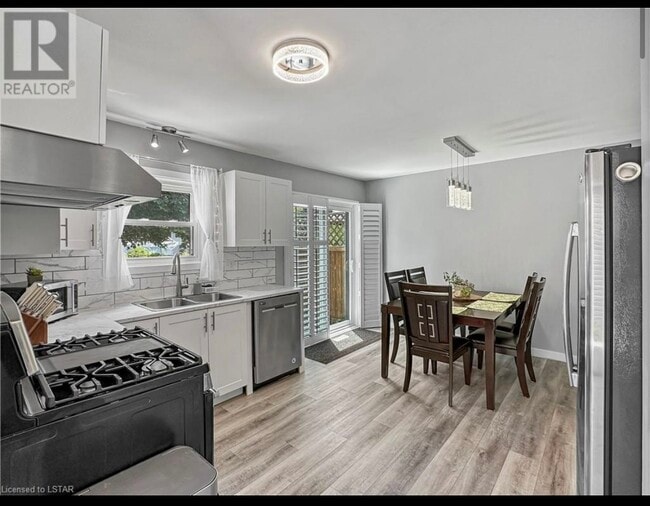 Building Photo - 7 Acton Cres