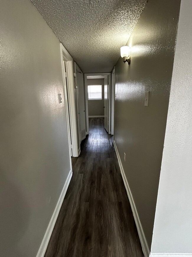 Foto del edificio - 1605 W McIntyre St