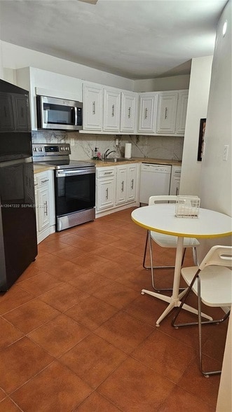 Photo - 800 PARKVIEW DR Unit 912 Apartment
