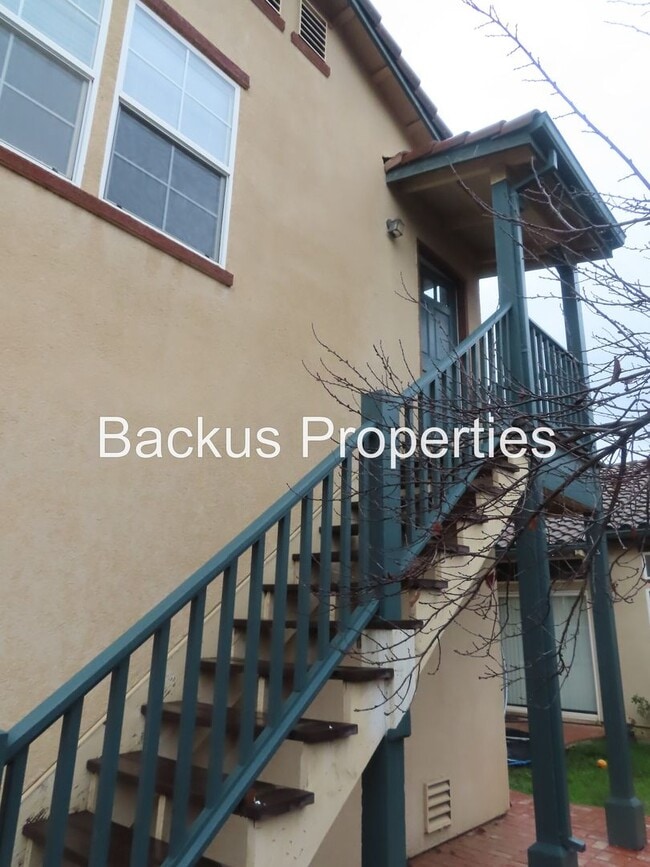 Building Photo - 11 Huerta Ave