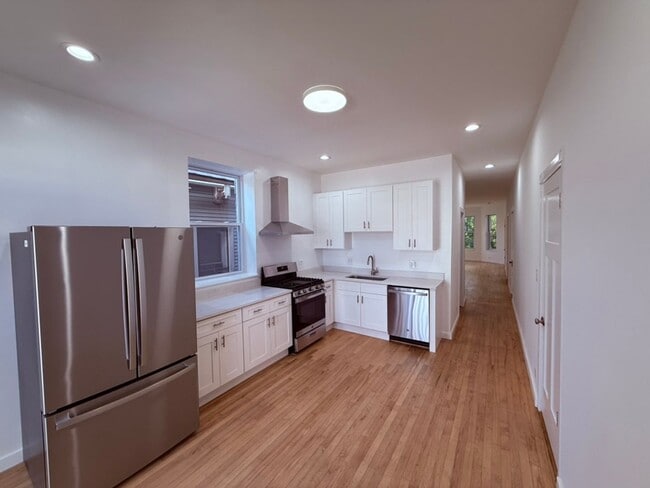 Photo - 1336 W Barry Ave Apartment