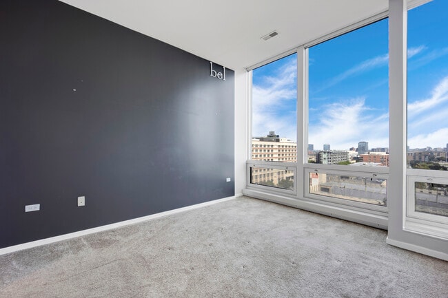 Foto del edificio - 500 W Superior-710