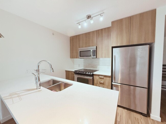 Building Photo - 13325-1102A 102 A Ave