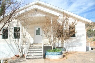 Building Photo - 1060 Louis St