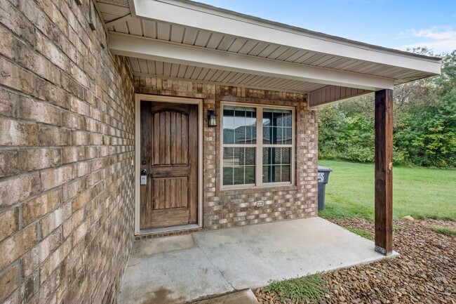 Building Photo - 445 Oakwoods Dr Duplex