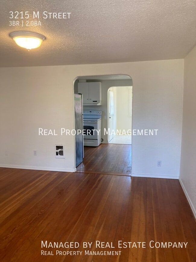 Foto del edificio - Adorable Bungalow Just Minutes From Downto...