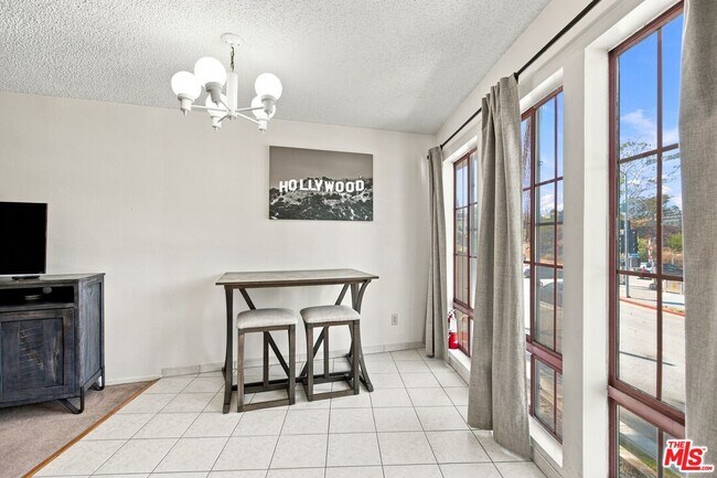 Foto del edificio - 3600 Bagley Ave