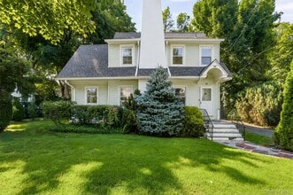 Building Photo - 15 Ferncliff Rd