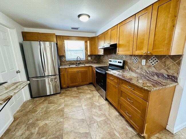 Foto del edificio - 3/2.5/1 Freshly Updated Pinellas Park Home