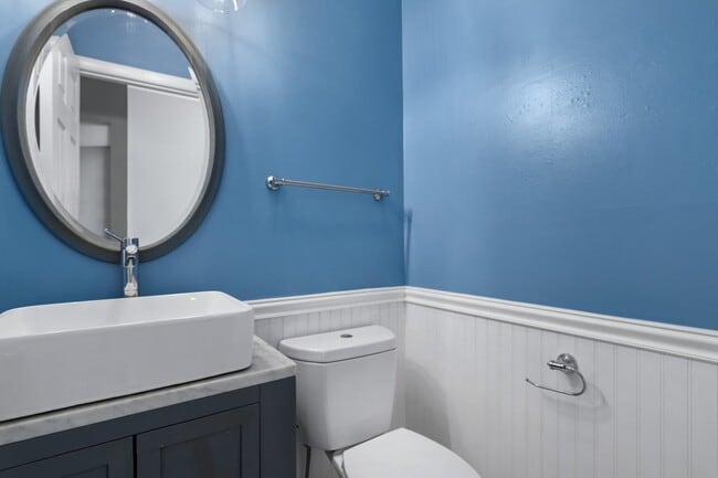 Building Photo - 2429 N Clybourn Ave