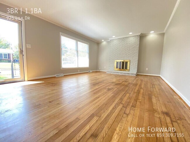 Building Photo - 925 Lily Dr