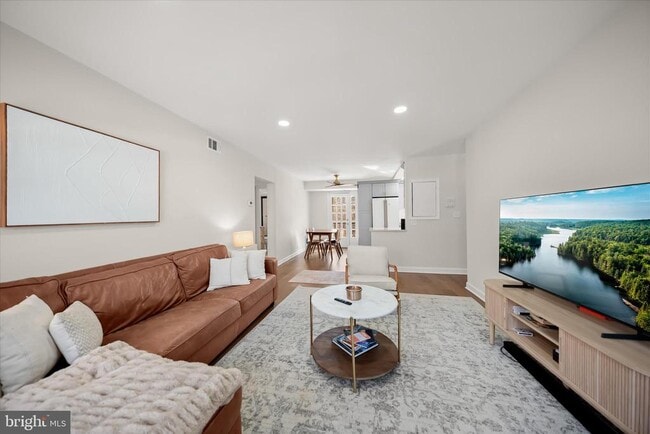 Building Photo - 3031 S Columbus St