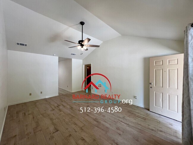 Building Photo - Available July 25: Well Maintained 3/2 Duplex