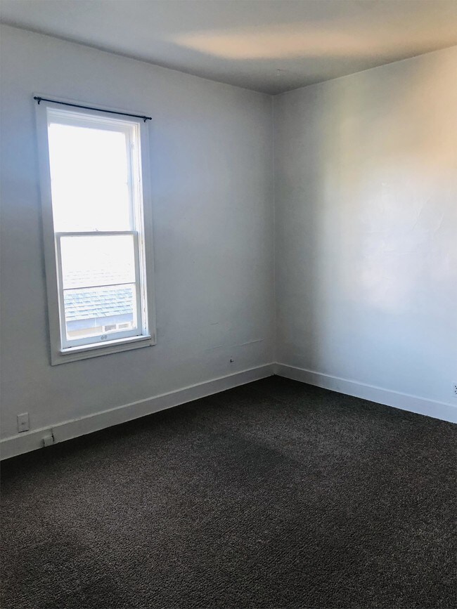 Foto del edificio - 1028 W Augusta Ave