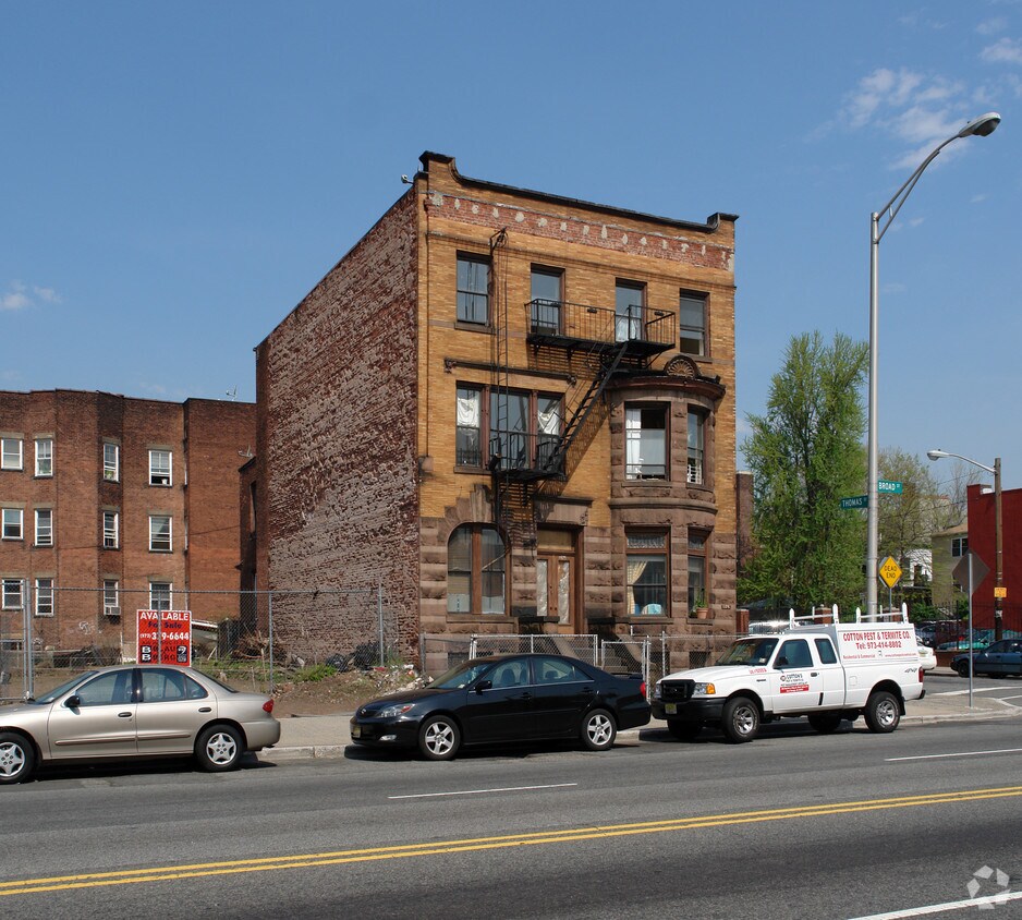 Primary Photo - 1109 Broad St