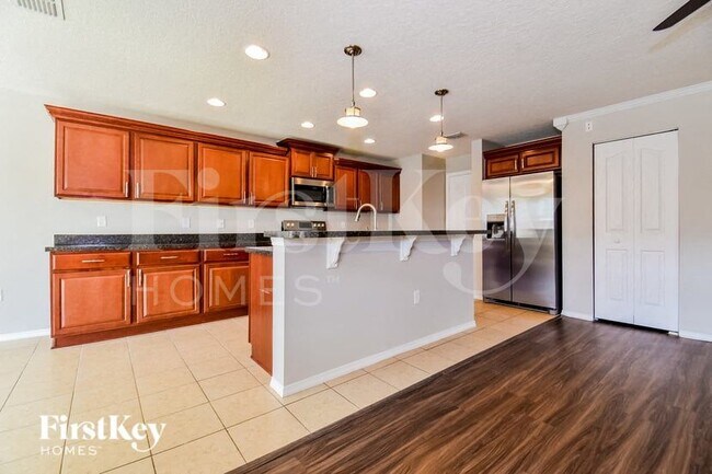 Building Photo - 13509 Laranja St