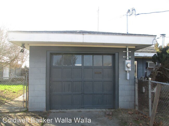 Building Photo - 2 br, 1 bath House - 105 Winnebago