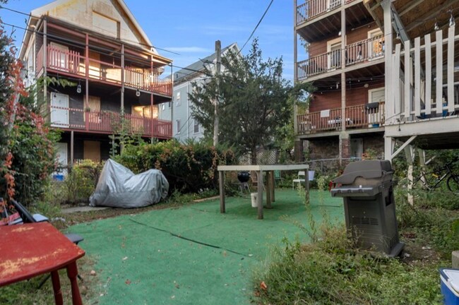 Foto del edificio - 176 Saint Alphonsus St