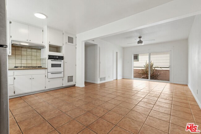 Foto del edificio - 469 W 19th St