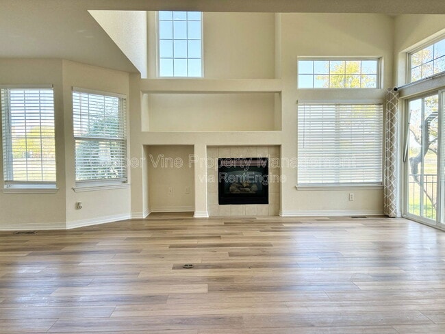Building Photo - 930 Button Rock Dr
