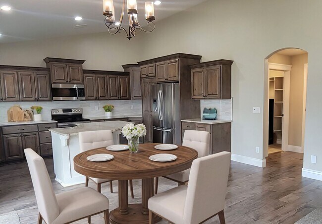 Foto del edificio - Beautiful & Large 3 Bedroom, 2 Bathroom Ho...