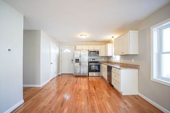 Photo - 18 Healey St House