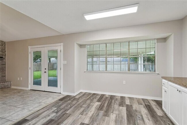 Building Photo - 406 Pine Shadows Dr