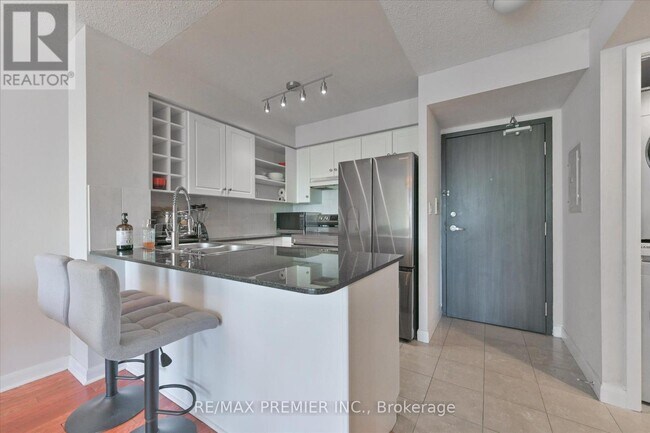 Building Photo - 210 Victoria St